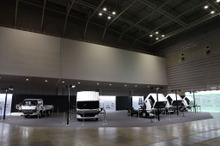 【いすゞ エルフ 新型】業界が変わる？ 普通免許で運転可能な初のディーゼル「mio」披露