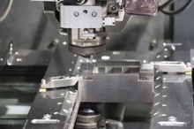 モーターコア打ち抜き用超硬合金の型をつくる三菱電機の放電加工機…INTERMOLD 2023