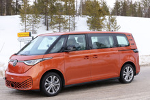 3列7人乗りのVW『ID.Buzz』ロングバージョン、日本導入は？ 新開発の電動ユニット搭載か