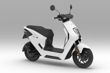 交換式バッテリーの電動スクーター『EM1 e:』、ホンダが29万9200円で発売へ