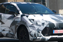 日本での販売はなし!? トヨタ『C-HR』次期型、量産デザインが判明！内部もついに見えた