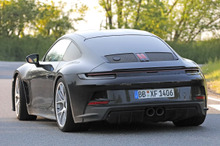 幻のポルシェ『911 ST』、ついにカモフラージュが取れた！発表間近の最終形を激写