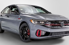 VW ゴルフ GTI の4ドア版、ジェッタ「GLI」に40周年記念車…米国1984台限定