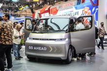ダイハツのBEVは商用から？ コンセプトカー『VIZION-F』で見せたあふれる未来感