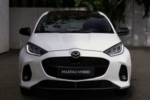 トヨタからOEM供給の『マツダ2ハイブリッド』、ベースのヤリスと顔が違う？…欧州2024年型