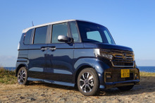 【ホンダ N-BOX 4200km試乗】いよいよ高価格がネックになる？ 圧倒的な強さの理由と、新型への課題［後編］