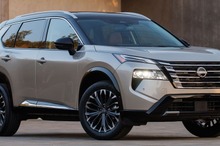 日産『ローグ』が表情一新、日本の エクストレイル は？…改良新型を米国発表