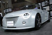 初代デザイン復活、1.3Lエンジンで普通車に？ ダイハツ『ビジョン コペン』は次期コペンなのか…ジャパンモビリティショー2023