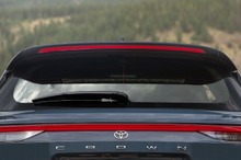 トヨタが『クラウンSUV』を11月14日に米で発表へ…エステートか