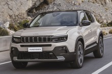 ジープの小型SUV、48Vマイルドハイブリッド設定…従来はEVのみの『アベンジャー』に