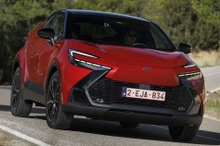 トヨタ『C-HR』新型、新写真を公開…デザインは「公道を走るコンセプトカー」