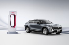 キャデラック初のEV『リリック』、テスラ充電器「スーパーチャージャー」を利用可能に…広州モーターショー2023