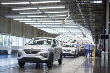 仏ルノー・日産・三菱自トップが共同会見、EV戦略など連携強化を確認［新聞ウォッチ］