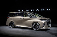 “待遠しい”も限界か？ トヨタのアルファード、アクアなど約10車種で受注制限［新聞ウォッチ］