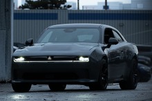 三菱ではない！ マッスルスポーツ『チャージャー』次期型の写真公開…EVの可能性？