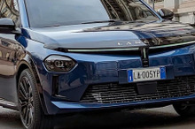 復活のランチア『イプシロン』、市販モデルの実車をスクープ！ 車内に“ヘリポート”が？