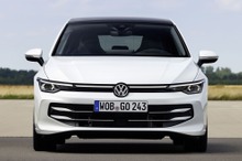 ゴルフ 改良新型がデビュー、光るVWエンブレムと最新LEDで表情変化