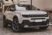 ジープの小型SUV『アベンジャー』に「e-ハイブリッド」を設定…欧州2024年型