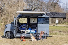 全部のせ車中泊仕様のN-VANが素敵すぎる！ 愛犬も人間も快適に過ごせる純正アクセサリーに注目