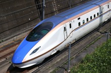 北陸新幹線「E7系かがやき」がベビーカーに…駅でレンタル
