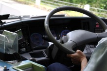 三菱ふそうが苦肉の策、工場の従業員を“出稼ぎ”でバスの運転手に［新聞ウォッチ］