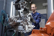 BMWの次世代EV、『ノイエ・クラッセ』に搭載…電動ドライブユニット増産へ