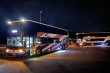 夜行高速バス「ドリーム号」、深夜の乗務引継ぎを見学する