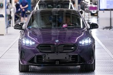 BMW『1シリーズ』新型、いよいよ生産開始…高性能版「M135」がラインオフ