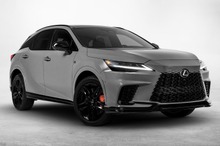 レクサス RX、2025年モデルに「ブラックライン」、オレンジキャリパーに黒アクセントが光る