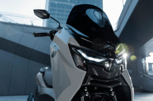「ターボ」で話題のスポーツスクーター『ヤマハ NMAX』、グローバルモデルの125cc版が初公開