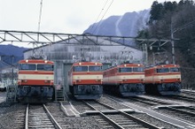 西武秩父線開通55周年記念車両…4000系電車がE851形電気機関車カラーに塗装替え