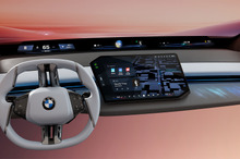フロントガラス下部全面に情報投影、BMWが次世代「iDrive」発表…CES 2025