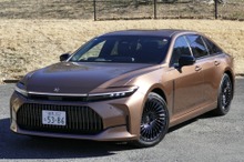 【トヨタ クラウンセダン 新型試乗】「これぞクラウン！」メルセデス“S”と肩を並べる快適さ…島崎七生人