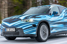 メルセデスベンツの主力『GLC』、次期型プロトタイプの写真公開…初のEV設定へ