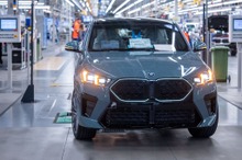 BMWの新車が工場内を完全自動運転、独レーゲンスブルク工場に導入