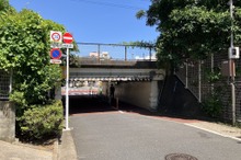 都区内最低？ 桁下制限1.6mの低いガード…JR越中島貨物線・北砂