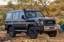 トヨタ『ランドクルーザー70』豪州で強い需要、「GXLワゴン」AT車の受注を一時停止