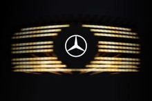 メルセデスベンツの主力SUV『GLC』、新型を9月に世界初公開へ