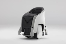 ホンダ、「UNI-ONE」の事業化決定…座ったまま体重移動で移動可能なパーソナルモビリティ