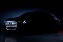 メルセデスベンツ『Cクラス』次期型を予告、光る大型グリル採用…初のEVも設定へ