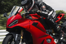 【ドゥカティ パニガーレV2 試乗】かつてないほどフレンドリー！ おすすめは豪華装備の「V2S」…小川勤 画像