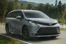 米トヨタのミニバン『シエナ』、新色「ヘビーメタル」と新装備採用…約620万円から 画像