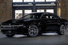 550馬力のマッスルカー『チャージャー スキャットパック』、4ドアの米国受注開始…6万ドル以下で最強のセダンに 画像
