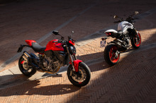 史上最軽量の175kg！ 新V2エンジン搭載のドゥカティ『モンスター』発表、日本発売は2026年4月に 画像