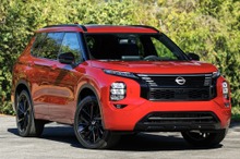 もっと良くなったはず？ 日産『ローグPHEV』は三菱アウトランダーPHEV派生…海外報道