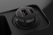 “車内スマホ生活”を強力サポートする、パワフル「USBプラグ」の新作登場！［特選カーアクセサリー名鑑］ 画像