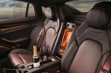 ポルシェ『パナメーラ ターボ』、究極のカスタム「ゾンダーヴンシュ」仕様を公開…後席にシャンパンクーラー 画像