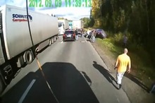ロシアの交通トラブル、恐怖の映像［動画］