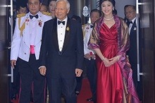 タイ首相と国王側近、パーティーで会話