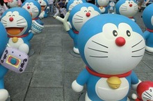 小田急、箱根エリアなどにひみつ道具を持つドラえもん100体展示